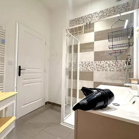 アパート Comfy 4-person With Terrace Le Puit De